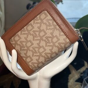 DKNY Women’s Monogram Zip Around Wallet 6 Place Credit Card Zip Coin Holder NEW